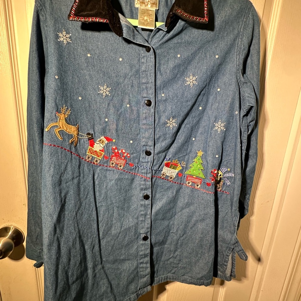 Size 14w/16w—Vintage Christmas Denim Shirt with Holiday Embroidery